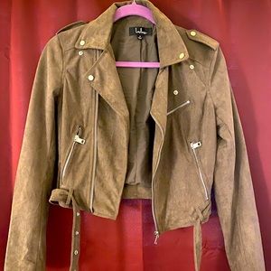 Cute Lulus fashionable cropped jacket!